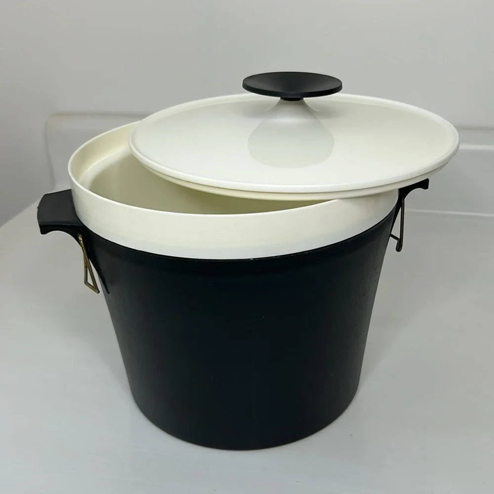 Vintage MCM 🧊 Black & White Geni Plastic Ice Bucket With Lid Party Drink Bucket